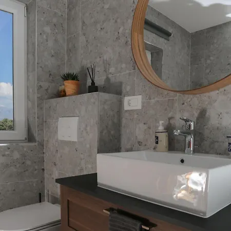 Marti - Three Bedroom With Balconies And Sea View - St דירה *