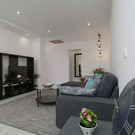 Marti - Three Bedroom With Balconies And Sea View - St דירה *