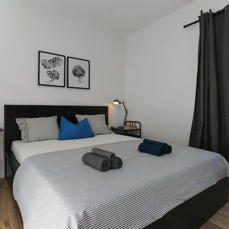 Marti - Three Bedroom With Balconies And Sea View - St *