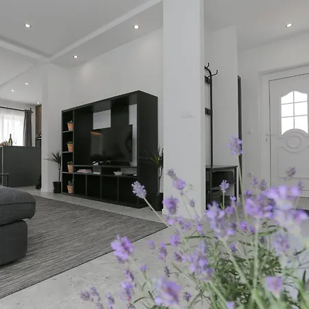 Marti - Three Bedroom With Balconies And Sea View - St
