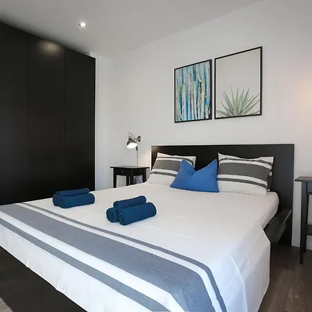 Marti - Three Bedroom With Balconies And Sea View - St דירה