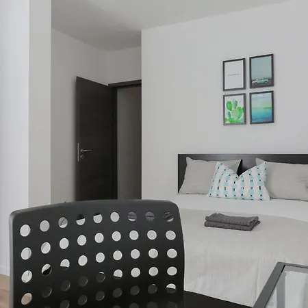 Marti - Three Bedroom With Balconies And Sea View - St דירה