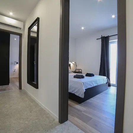 Marti - Three Bedroom With Balconies And Sea View - St דירה *