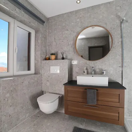 Marti - Three Bedroom With Balconies And Sea View - St דירה סופטאר
