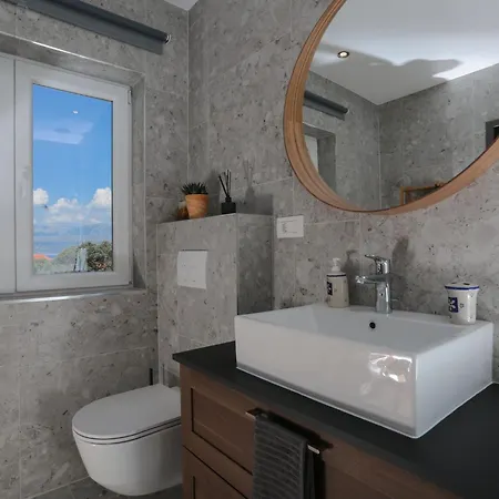 Marti - Three Bedroom With Balconies And Sea View - St